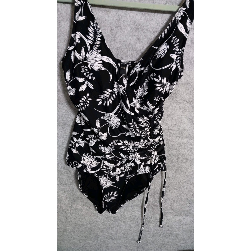 NipTuck Swim One Piece Swimsuit Floral Black Ruched Multi Fit Cup Sz 6 Swimwear